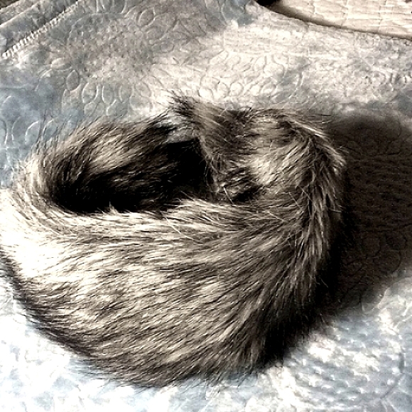 🌟 Faux Fur Head Band, for winter or cold weather, wear w/ jacket or sweater - Picture 4 of 4